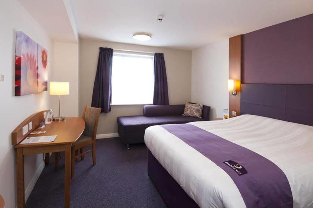 Premier Inn Chelmsford Exterior foto